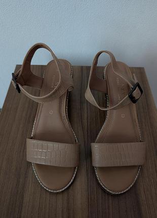 Босоніжки босоножки шкіряні next (серія forever comfort)