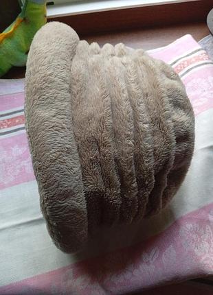 Капелюх жіночий, теплий, зимовий,беж,б)в,в гарному стані