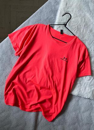 Яскрава спортивна футболка under armour