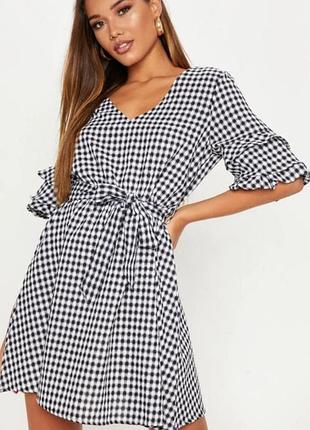 Платье короткое в клетку с пояском от prettylittlething