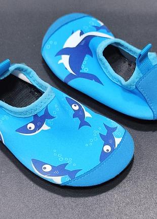 Детские аквашузы playshoes (модель hai / shark) ярко-синего цвета с забавным принтом в виде акул и защитной подошвой роз.22/23
