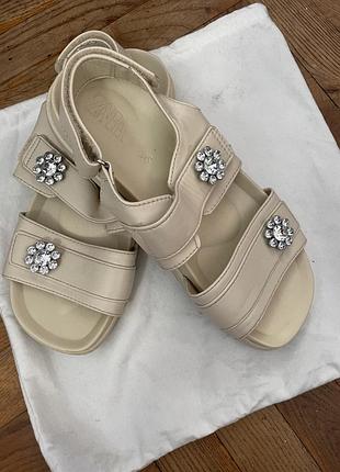 Босоніжки zara