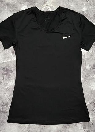 Женская спортивная футболка nike pro