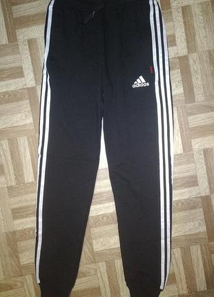 Мужские новые спортивные штаны adidas. р.м
