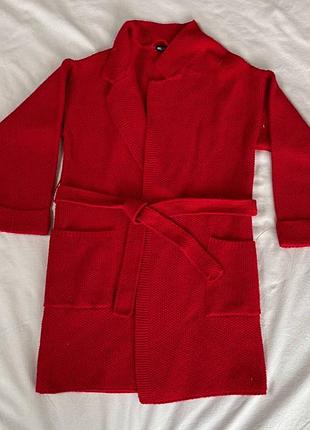 В’язана червона кофта must have