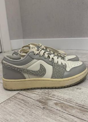 Кросівки nike сірі, 37р