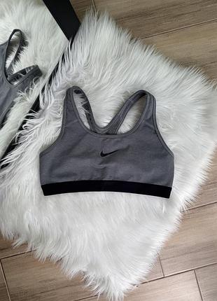 Спортивный топ nike