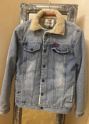 Джинсова жіноча куртка levi’s на утеплені (штучне хутро) на ґудзиках
