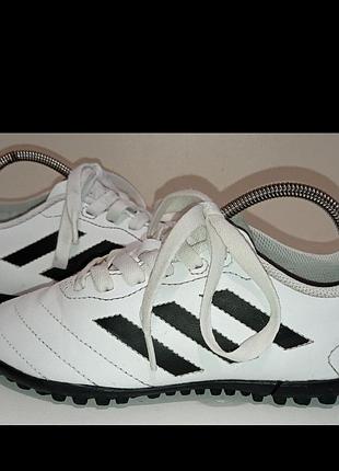 Брендові  кросівки  adidas.