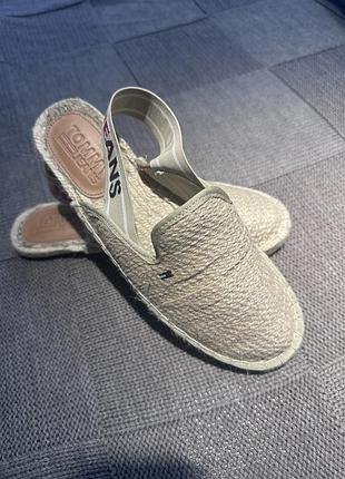 Літнє взуття tommy,розмір 39, в гарному стані,на нозі дуже комфортні