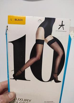 Чулки atmosphere gloss hold ups черного цвета с кружевным верхом обеспечивают глянцевый эффект плотностью 10 ден.