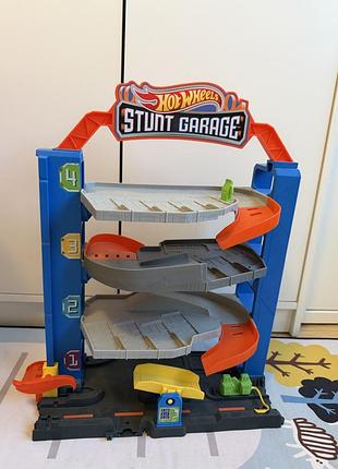 Ігровий набір hot wheels гараж для трюків