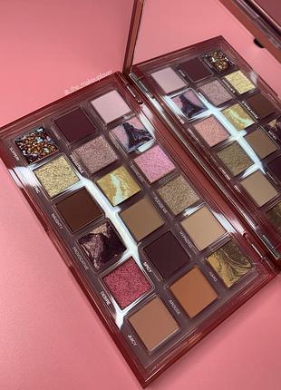 Палетка тіней від huda beauty naughty nude eyeshadow palette2 фото