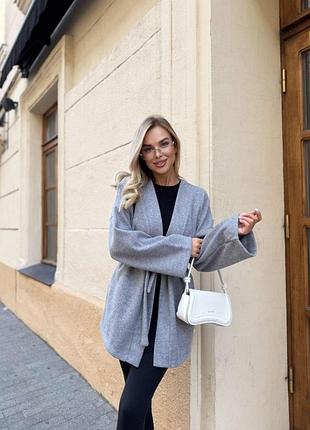 Мягкий, теплый, модный кардиган, который согреет вас в холодную погоду