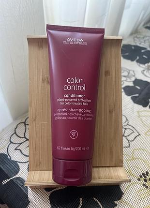 Кондиціонер для волосся aveda color control об'ємом 200 мл, розроблений спеціально для захисту та живлення фарбованого волосся.