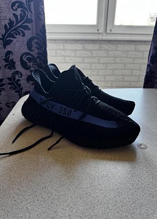 Adidas yeezy boost 350 v2 у забарвленні "dazzling blue