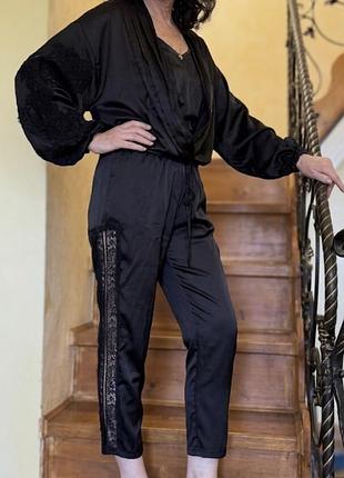 Шовковий костюм