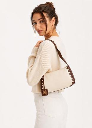 Супер актуальная модель багет 
премиальный испанский бренд loewe