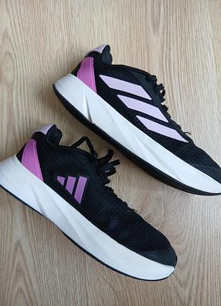 Кросівки для дівчинки adidas, розмір 34.
