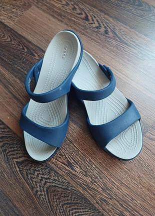 Crocs жіночі шльопки