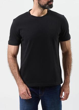 Чоловіча футболка від hugo boss
