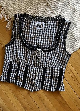 Топ reclaimed vintage у клітинку з мереживом і шнурком. вінтажний готичний стиль, легкий та модний.