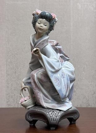Порцелянова статуетка lladro «японка на корточках».