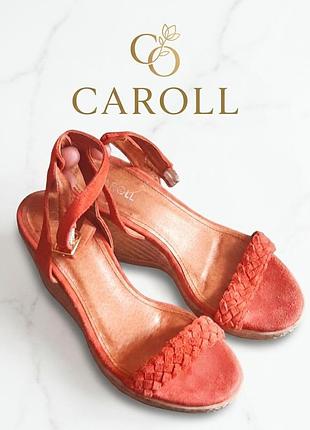 Жіночі босоніжки на танкетці,
фірмові,суперові  caroll,франція, р.37