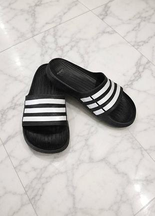 Гумові шльопанці. adidas. р. 6, устілка 25 см.