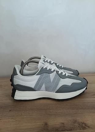 Кросівки чоловічі new balance 327 u327ff 
розмір 42.5 довжина устілки 27 см
стан гарний,мінімальне підклеювання верхньої сітки,вказано на фотр