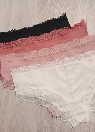 Елегантні жіночі трусики в рубчик з мереживом fancy underwear