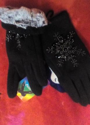 Женские теплые,зимние перчатки черные с бусинами и стразиками2 фото