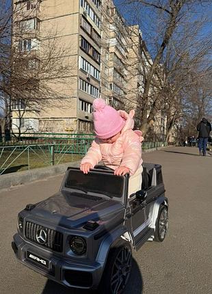 Дитячий електромобіль