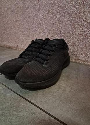 Nike air max motion 2 черные – комфортные кроссовки 43 размера (27.5 см) в хорошем состоянии!