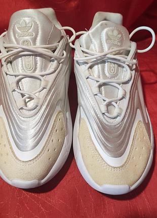 Стильные женские кроссовки adidas ozelia