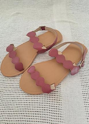 Нові шкіряні жіночі босоніжки asos shoes на низькому ходу (флети)