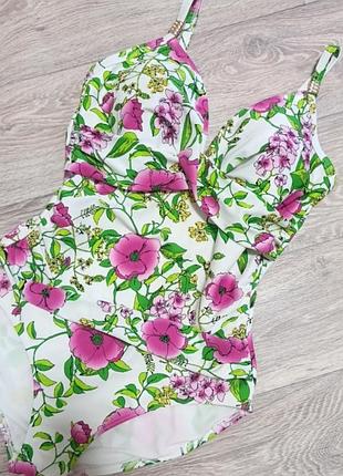 Ефектний моделюючий білий купальник з квітковим принтом розмір л-хл 🌺🌺🌺