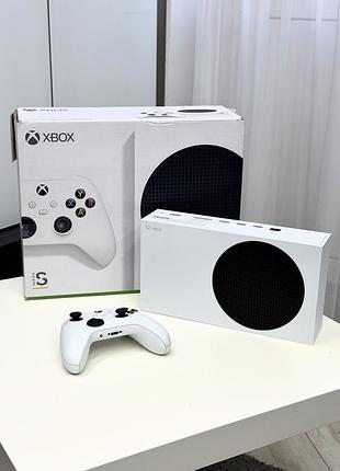 Продам ігрову консоль присиавку  xbox series s