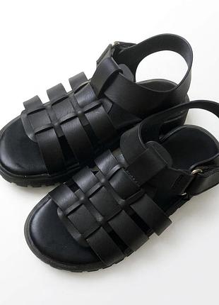 Трендові шкіряні сандалі-гладіатори (fisherman sandals) на тракторній підошві