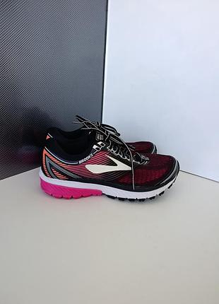 Женские кроссовки brooks