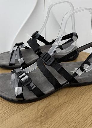 Оригінальні сандалі merrell
