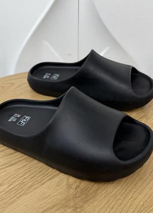 Оригінальні шльопанці f&f