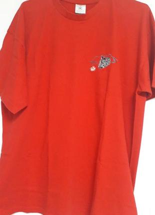 В&amp;с
44/ xxl/52
красная базовая хлопковая бесшовная мужская футболка
100% котон
идеальное состояние