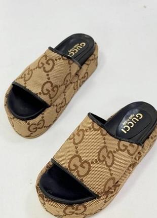 Жіночі шльопанці gucci