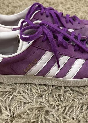 Adidas кроссовки фиолетовые
