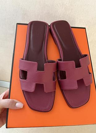 Шльопанці в стилі hermes