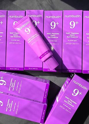 Антивікова сонцезахисна есенція з ефектом сяйва numbuzin no.9 nad+ peptides dewy sun essence, 50 мл
