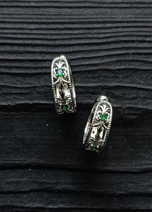 Серьги  кольца с зелёным камнем