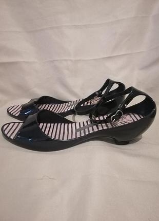 Босоножки туфли  melissa.  размер 40
