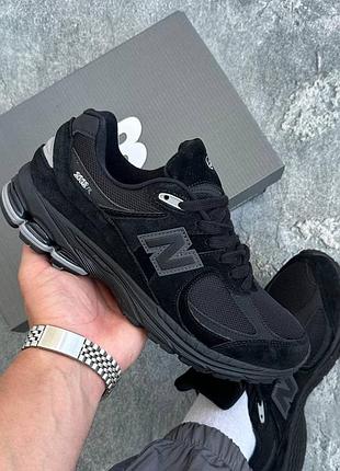New balance 2002r total black